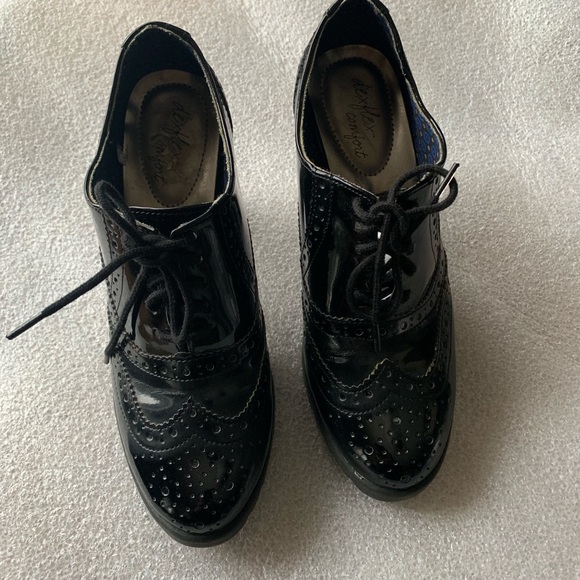 Dexflex Comfort Shoes 6 Heeled Brogue Black Patent - Picture 2 of 7